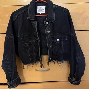 cropped distressed black jean jacket!
